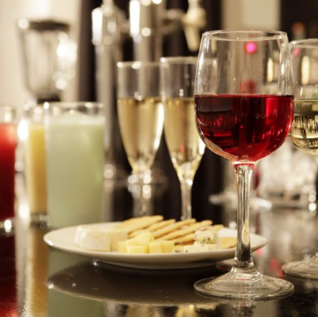 美味しいカクテルとスタイリッシュな時間を手頃な価格で楽しめる場所！