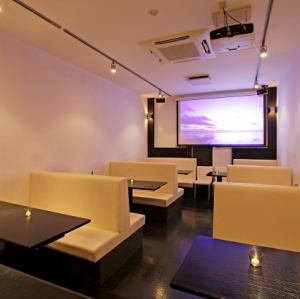 最大48名様までご利用いただける貸切スペースは、パーティーやイベントに最適です！自由なレイアウトで、特別な時間を演出できます♪大人数での盛り上がりを楽しみながら、思い出に残る素敵なひとときをお過ごしください◎音楽や照明も工夫して、素晴らしい夜を演出しましょう！