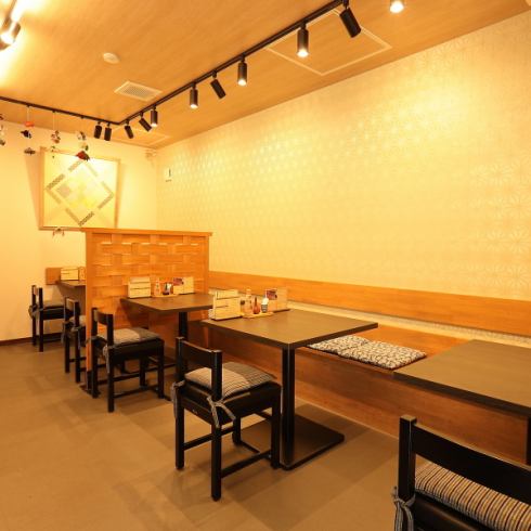 店内は落ち着きがある空間で料理やお酒をお楽しみいただけます。