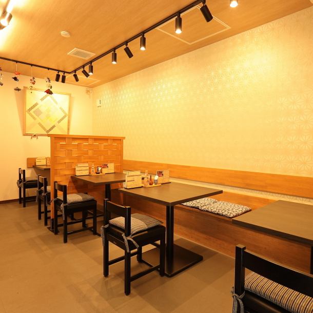 店内はアットホームで落ち着いた雰囲気の店内です。