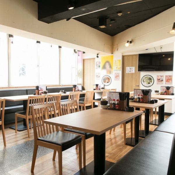 The banquet is decided by our shop in Ichigaya! The inside of the store is a bright and spacious space with a total of 65 seats ☆ Great access with a 3-minute walk from Ichigaya Station! None! You can drink Ebisu raw beer at any time for 273 yen !!