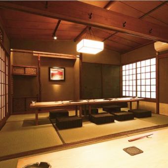 [2F: Private room] You can have a banquet for up to 22 people by connecting two private rooms in the tatami room.