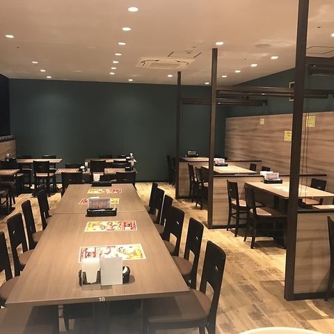 [Asian space] A cafe-like space with a delicious curry scent ♪ It's a rare atmosphere at an Indian restaurant! The table can be moved, so it's perfect for parties ♪ Please talk to us! You can also use the cafe while shopping ◎