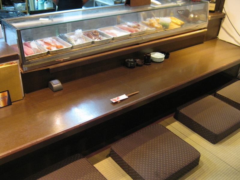 Five seats are available for the counter seat that you can use without hesitation from one person.