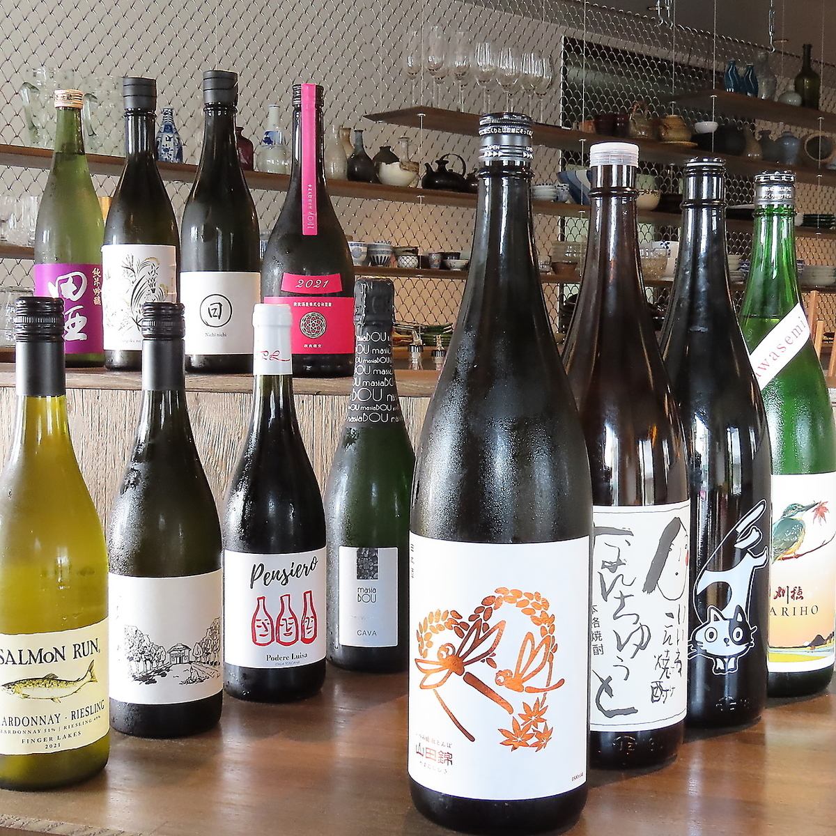全国各地から料理に合う日本酒を厳選して取り揃えております