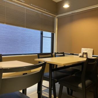 [Table Seats] We have spacious table seats that can be used for 2 to 10 people ◎ It is possible to create a private space by freely moving the partitions between the tables.Please enjoy banquets and drinking parties without worrying about the surrounding eyes ♪