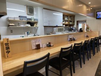 [Counter seat] The counter seat where you can enjoy meals and alcohol slowly is a special seat where you can see the fresh fish purchased on the day! It is also recommended for a small drink after work or a date It is a seat ◎