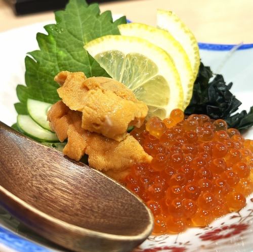 Raw sea urchin and salmon roe appetizer