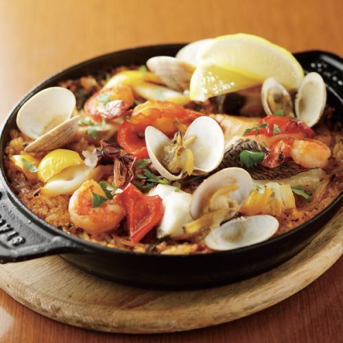 chicken and seafood paella