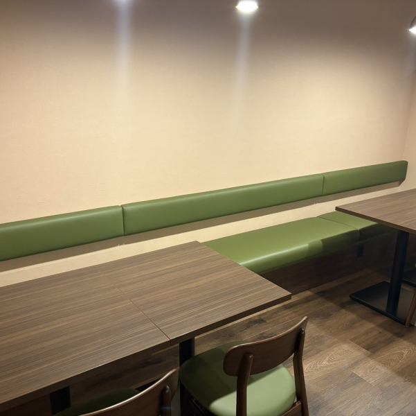 アットホームな空間で楽しむ本格派◎ パエリア全国選手権優勝経験を持つシェフが手間暇かける非日常の料理は、温かい店内の雰囲気とのギャップが魅力です♪ ご家族連れや友人との会食に最適!デートや記念日といった特別なシーンでも、リラックスしつつ本格的な味を堪能できると多くのお客様にご好評いただいております◎