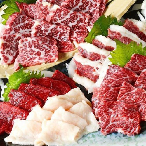 请在本店品尝各种新鲜的马肉生鱼片♪