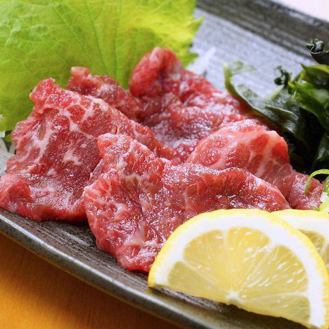 Fresh and delicious horse sashimi paired with premium sake