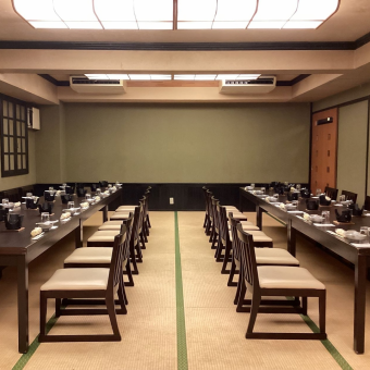 You can also hold a banquet in the tatami room with tables and chairs (up to 30 people).