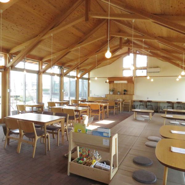 【不定期開催イベント】当店では子育て中のママを応援するカフェとして、不定期でさまざまなイベントを開催しています。マルシェやワークショップ、講座など、乳幼児でも安心して参加できるよう配慮されていますので、親子の素敵な思い出作りや交流の場としてぜひご利用ください◎