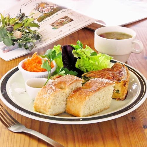 【グルテンフリーが嬉しい】季節野菜のヘルシーランチ◆米粉のキッシュプレート1,400円(税込)