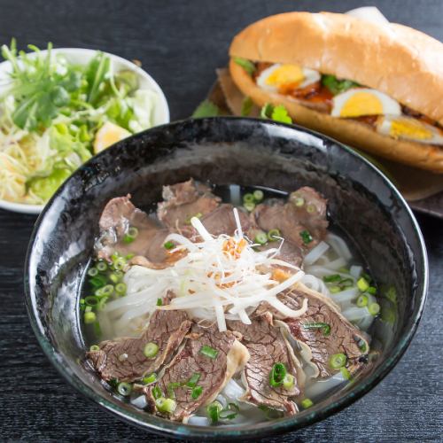 Enjoy Vietnamese pho with classics, beef and chicken!