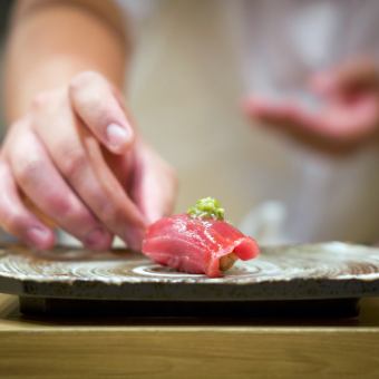 【寿司会席】カウンターの至福のひととき【お任せ握り約10種など 約9品】（予約制）