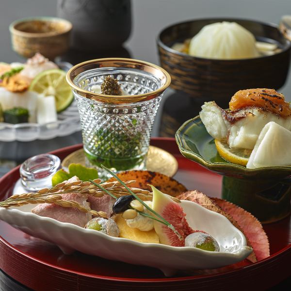 【Omakase懷石料理】可以享受「季節」的全套套餐（需要預約）隨著季節的變化，享受我們引以為傲的全套套餐，享受幸福的時光。