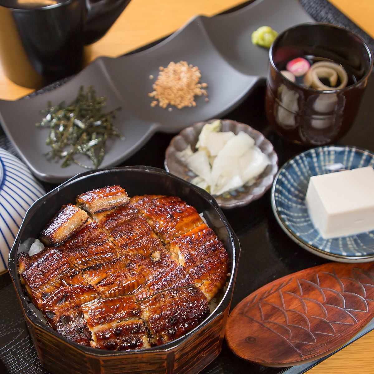 ランチ営業中！　こだわりのうな重をどうぞ！
