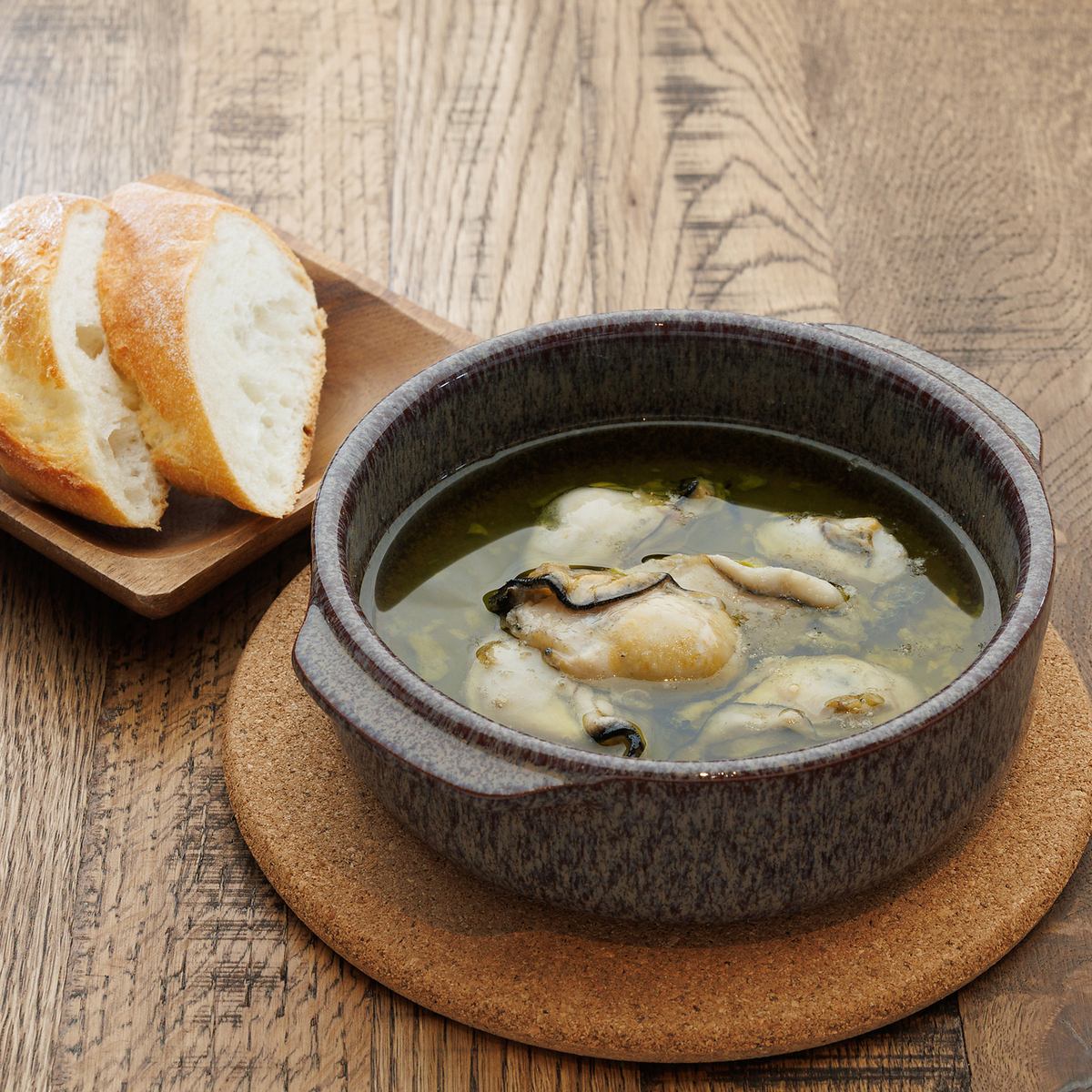 おすすめメニューのアヒージョはぜひご賞味いただきたい逸品！