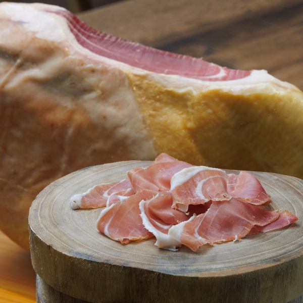 「伊酒屋ムイーチ」こだわりのハモンセラーノを愉しむ