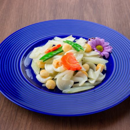 Stir-fried celery and lily root with macadamia nuts