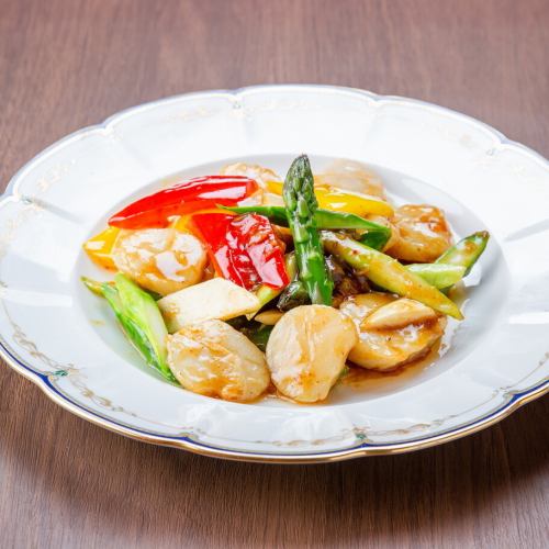 Stir-fried scallops with Hong Kong-style XO soy sauce