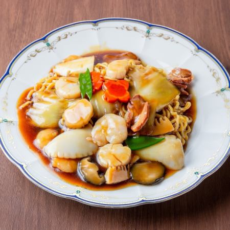 Cantonese Seafood (Shrimp, Scallop, Squid) Fried Noodles with Ankake