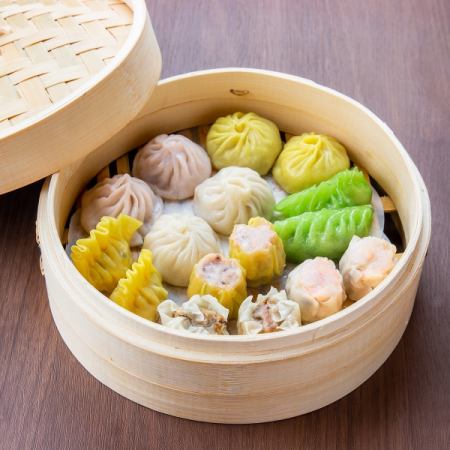 Xiao long bao (2 pieces)/Jade shrimp chive steamed dumplings (2 pieces)/Shrimp shumai (2 pieces)/Hong Kong shumai (2 pieces)