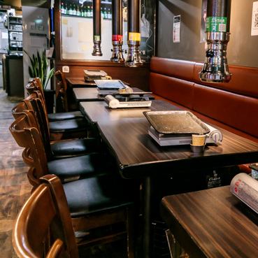 中規模宴会にも柔軟に対応可能で、会社の集まりや同窓会、家族の食事会にも最適。事前の予約で席のレイアウトも調整でき、半貸切のような形で周囲を気にせず楽しめます。飲み放題付きコースや人気メニューを盛り込んだ内容で、満足感のある宴会が叶います。貸切利用も45名までOKです。