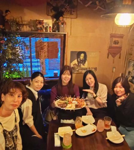 生日快樂〜♪

人氣爆棚！
現在就接受「按年齡贈送烤雞肉串」的預訂！

令人驚奇的驚喜！
如果你有 20 個人，就給你 20 瓶。
我們會為您提供適合您年齡的烤雞肉串！
截止日期為您生日之前或之後的三週。

請務必使用。

※4人以上/需提前一天預約/套裝預約金額4,500日圓以上，
或者，此優惠僅限購買無限暢飲方案（2,400日圓）的顧客享受。
為了避免過度擁擠，我們將限制每天的客人數量為一人。

☆營業時間：週二-週日17:00-25:00
（烹飪 LO24:00 飲料 LO24:30）
☆ 定休日：週一

#生日快樂 #生日禮物
#禮物 #禮物活動
#Tarusei 精釀啤酒 #Beer Girls
#烤雞肉串 #烤雞肉串 #烤雞肉串 #生日
#烤雞肉串餐廳 #居酒屋 #女孩之夜 #無限暢飲 #歡樂時光
＃靜岡市＃清水區＃清水站＃新清水站
https://www.hotpepper.jp/strJ000381021/