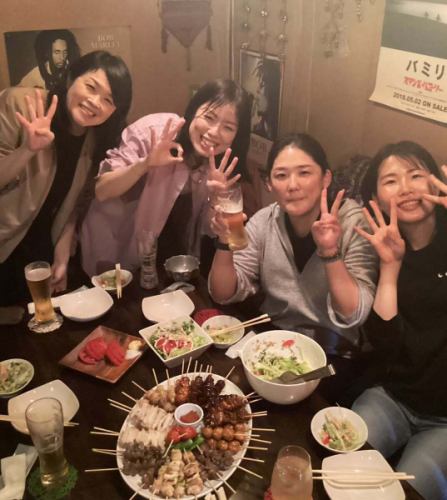 Happy Birthday 〜♪

大人気！誕生日企画
『歳の数だけ焼き鳥プレゼント』ご予約承り中！

ビックリなサプライズ！
20歳なら20本 50歳なら50本!
年齢分の焼き鳥をプレゼント♪
誕生日の前後3週間までが期限となります。

ぜひご利用ください。

※ 4名様以上/前日までに要予約/4500円以上のコース予約、
または飲み放題(2400円)ご利用のお客様に限ります。
混雑を避けるため、1日1組様限定とさせていただきます。

☆営業時間:火曜〜日曜17:00〜25:00
　(料理LO24:00 ドリンクLO24:30)
☆定休日:月曜

#happybirthday #誕生日プレゼント 
#プレゼント #プレゼント企画 
#樽生クラフトビール #ビール女子
#yakitori #やきとり #焼き鳥 #誕生日 
#焼き鳥屋 #居酒屋 #女子会  #飲み放題 #ハッピーアワー 
#静岡市 #清水区 #清水駅 #新清水駅
https://www.hotpepper.jp/strJ000381021/