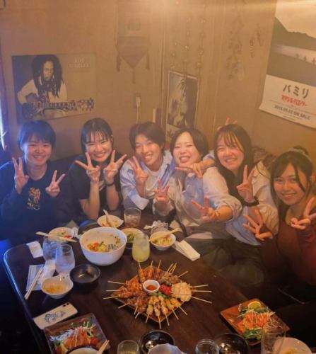 Happy Birthday 〜♪

大人気！誕生日企画
『歳の数だけ焼き鳥プレゼント』ご予約承り中！

ビックリなサプライズ！
20歳なら20本 50歳なら50本!
年齢分の焼き鳥をプレゼント♪
誕生日の前後3週間までが期限となります。

ぜひご利用ください。

※ 4名様以上/前日までに要予約/4500円以上のコース予約、
または飲み放題(2400円)ご利用のお客様に限ります。
混雑を避けるため、1日1組様限定とさせていただきます。

☆営業時間:火曜〜日曜17:00〜25:00
　(料理LO24:00 ドリンクLO24:30)
☆定休日:月曜

#happybirthday #誕生日プレゼント 
#プレゼント #プレゼント企画 
#樽生クラフトビール #ビール女子
#yakitori #やきとり #焼き鳥 #誕生日 
#焼き鳥屋 #居酒屋 #女子会  #飲み放題 #ハッピーアワー 
#静岡市 #清水区 #清水駅 #新清水駅
https://www.hotpepper.jp/strJ000381021/