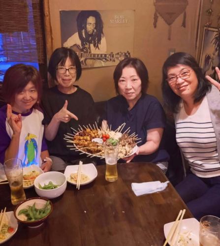 Happy Birthday 〜♪

大人気！誕生日企画
『歳の数だけ焼き鳥プレゼント』ご予約承り中！

ビックリなサプライズ！
20歳なら20本 50歳なら50本!
年齢分の焼き鳥をプレゼント♪
誕生日の前後3週間までが期限となります。

ぜひご利用ください。

※ 4名様以上/前日までに要予約/4500円以上のコース予約、
または飲み放題(2400円)ご利用のお客様に限ります。
混雑を避けるため、1日1組様限定とさせていただきます。

☆営業時間:火曜〜日曜17:00〜25:00
　(料理LO24:00 ドリンクLO24:30)
☆定休日:月曜

#happybirthday #誕生日プレゼント 
#プレゼント #プレゼント企画 
#樽生クラフトビール #ビール女子
#yakitori #やきとり #焼き鳥 #誕生日 
#焼き鳥屋 #居酒屋 #女子会  #飲み放題 #ハッピーアワー 
#静岡市 #清水区 #清水駅 #新清水駅
https://www.hotpepper.jp/strJ000381021/