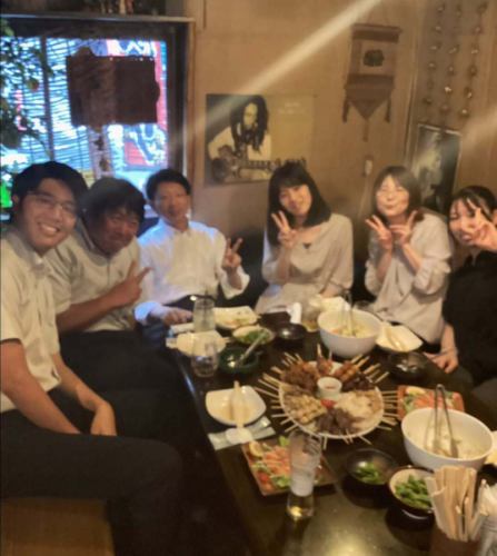 Happy Birthday 〜♪

大人気！誕生日企画
『歳の数だけ焼き鳥プレゼント』ご予約承り中！

ビックリなサプライズ！
20歳なら20本 50歳なら50本!
年齢分の焼き鳥をプレゼント♪
誕生日の前後3週間までが期限となります。

ぜひご利用ください。

※ 4名様以上/前日までに要予約/4500円以上のコース予約、
または飲み放題(2400円)ご利用のお客様に限ります。
混雑を避けるため、1日1組様限定とさせていただきます。

☆営業時間:火曜〜日曜17:00〜25:00
　(料理LO24:00 ドリンクLO24:30)
☆定休日:月曜

#happybirthday #誕生日プレゼント 
#プレゼント #プレゼント企画 
#樽生クラフトビール #ビール女子
#yakitori #やきとり #焼き鳥 #誕生日 
#焼き鳥屋 #居酒屋 #女子会  #飲み放題 #ハッピーアワー 
#静岡市 #清水区 #清水駅 #新清水駅
https://www.hotpepper.jp/strJ000381021/