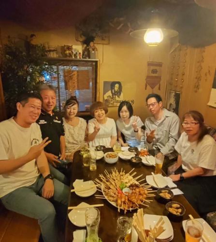 Happy Birthday 〜♪

大人気！誕生日企画
『歳の数だけ焼き鳥プレゼント』ご予約承り中！

ビックリなサプライズ！
20歳なら20本 50歳なら50本!
年齢分の焼き鳥をプレゼント♪
誕生日の前後3週間までが期限となります。

ぜひご利用ください。

※ 4名様以上/前日までに要予約/4500円以上のコース予約、
または飲み放題(2400円)ご利用のお客様に限ります。
混雑を避けるため、1日1組様限定とさせていただきます。

☆営業時間:火曜〜日曜17:00〜25:00
　(料理LO24:00 ドリンクLO24:30)
☆定休日:月曜

#happybirthday #誕生日プレゼント 
#プレゼント #プレゼント企画 
#樽生クラフトビール #ビール女子
#yakitori #やきとり #焼き鳥 #誕生日 
#焼き鳥屋 #居酒屋 #女子会  #飲み放題 #ハッピーアワー 
#静岡市 #清水区 #清水駅 #新清水駅
https://www.hotpepper.jp/strJ000381021/