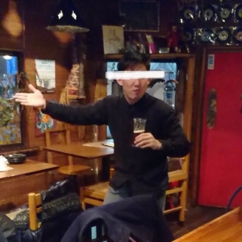 올해도 이 계절이 왔습니다♪

Re : 【바보 야로! 에일】의 이야기

때는 2018년 12월
바로 이 "바보야로!"를 구현해준 ◯◯◯쿤.

'바보야로! 에일'을 열 때마다 기억합니다(≧∀≦)

“기쁨과 즐거움으로 가득한 홀리데이 시즌에 조금 따라잡지 말고 혼자 외롭게 맥주를 마시는 배."
라는 것이 이 맥주의 개념.

너무 많이 마시는 것에주의하십시오 🍺

☆영업 시간:화요일~일요일 17:00~25:00
(요리 LO24:00 음료 LO24:30)
☆정기휴일:월요일

#bairdbeer #베어드맥주
#바카야로

# 타루 나마 크래프트 맥주 # 맥주 여자
#yakitori # 닭 # 닭 꼬치
# 닭 꼬치 # 주점 # 여자 회 # 뷔페
# 시즈오카시 # 시미즈 구 # 시미즈 역 # 신 시미즈 역
https://www.hotpepper.jp/strJ000381021/