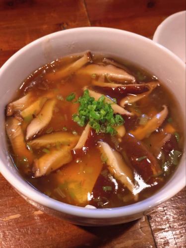 【あんかけ豆ふ】
きのこタップリのあんかけどうふ！
しいたけ嫌いにはタマラナイΣ（ﾟдﾟlll）

☆営業時間:17:00〜25:00
　(料理LO24:00 ドリンクLO24:30)
☆定休日:月曜

#あんかけ #豆腐 #台湾もつ鍋 
#樽生クラフトビール #ビール女子
#yakitori #やきとり #焼き鳥
#焼き鳥屋 #居酒屋 #女子会  #飲み放題
#静岡市 #清水区 #清水駅 #新清水駅
https://www.hotpepper.jp/strJ000381021/