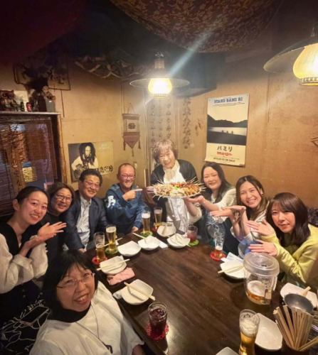 生日快樂〜♪

非常受歡迎！生日活動
我們現在接受「贈送與你年齡一樣多的烤雞串」活動的預訂！

真是個驚喜！
如果你20歲，就買20瓶；如果你50歲，就買50瓶！
根據你的年齡，免費領取一份烤雞串！
截止日期為生日前後三週內。

請務必使用。

*4人以上團體需提前一天預約。課程費用4500日圓以上需預約。
或者，此優惠僅適用於訂購無限暢飲套餐（2,400日圓）的顧客。
為避免過度擁擠，我們將限制每天只接待一位客人。

☆營業時間：週二-週日17:00-25:00
（烹飪 LO24:00 飲料 LO24:30）
☆ 定休日：週一

#生日快樂#生日禮物
#禮物 #禮品活動
#烤雞串
https://www.hotpepper.jp/strJ000381021/