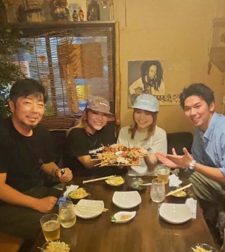 Happy Birthday 〜♪

大人気！誕生日企画
『歳の数だけ焼き鳥プレゼント』ご予約承り中！

ビックリなサプライズ！
20歳なら20本 50歳なら50本!
年齢分の焼き鳥をプレゼント♪
誕生日の前後3週間までが期限となります。

ぜひご利用ください。

※ 4名様以上/前日までに要予約/4500円以上のコース予約、
または飲み放題(2400円)ご利用のお客様に限ります。
混雑を避けるため、1日1組様限定とさせていただきます。

☆営業時間:火曜〜日曜17:00〜25:00
　(料理LO24:00 ドリンクLO24:30)
☆定休日:月曜

#happybirthday #誕生日プレゼント 
#プレゼント #プレゼント企画 
#やきとり
https://www.hotpepper.jp/strJ000381021/