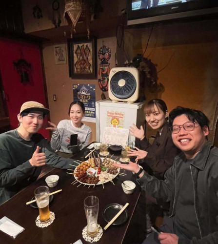 Happy Birthday 〜♪

大人気！誕生日企画
『歳の数だけ焼き鳥プレゼント』ご予約承り中！

ビックリなサプライズ！
20歳なら20本 50歳なら50本!
年齢分の焼き鳥をプレゼント♪
誕生日の前後3週間までが期限となります。

ぜひご利用ください。

※ 4名様以上/前日までに要予約/4500円以上のコース予約、
または飲み放題(2400円)ご利用のお客様に限ります。
混雑を避けるため、1日1組様限定とさせていただきます。

☆営業時間:火曜〜日曜17:00〜25:00
　(料理LO24:00 ドリンクLO24:30)
☆定休日:月曜

#happybirthday #誕生日プレゼント 
#プレゼント #プレゼント企画 
#やきとり
https://www.hotpepper.jp/strJ000381021/