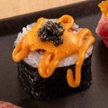 Horse sashimi yukhoe and prawn seaweed sushi with sea urchin sauce