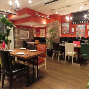 オシャレな店内で打ち上げ・歓送迎会・同窓会・結婚式の二次会利用◎席のレイアウトは自由自在★お好みのスタイルでお楽しみください！下見も随時行っておりますのでお気軽にどうぞ。