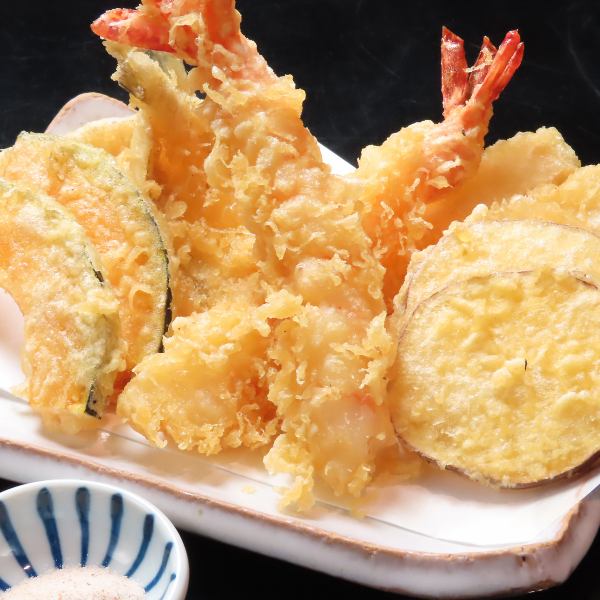 【天ぷら各種350円～】旬の野菜と新鮮な海鮮を各種ご用意。盛り合わせも！サクサクの天ぷらはお酒と相性◎