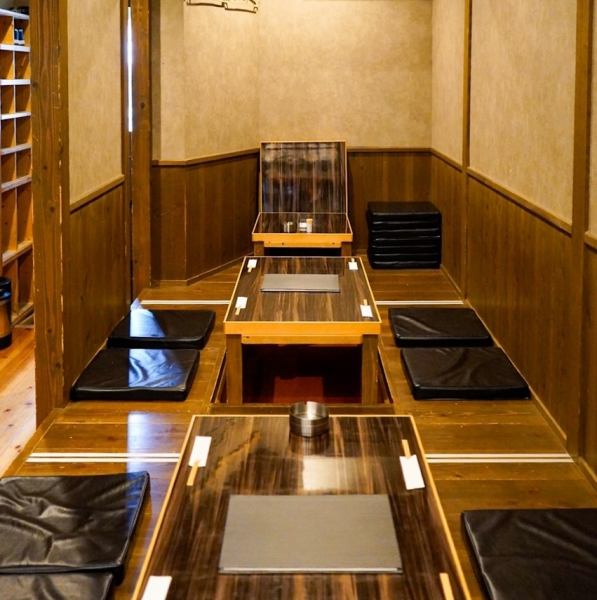 【最大宴会17名様まで◎】少人数宴会に最適な個室は2名様～最大13名様。完全貸切は10名様～最大17名様までのご利用が可能なご案内となっております。