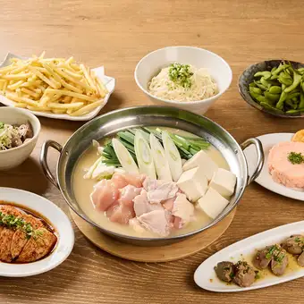 【10月20日起】堇的火锅套餐，以浓郁的鸡汤为特色，汤底鲜美[共8道菜，含无限畅饮]
