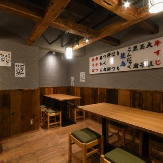 落ち着く端っこのテーブル席