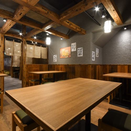 席の間隔もしっかり確保！気兼ねなく焼き鳥やどて煮をご満喫ください！