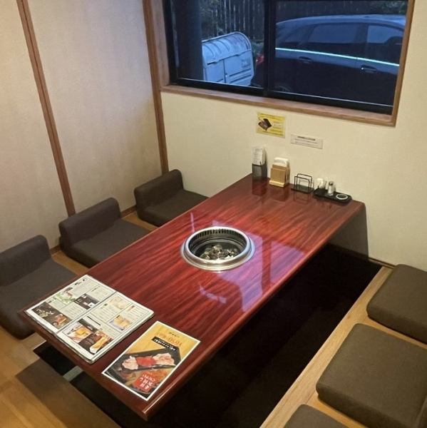 【安心の個室席】店内はシックな内装の落ち着いた雰囲気となっております。個室席のご用意もございますので、ご家族やご友人とのお食事、会社でのご宴会などシーンを選ばずにご利用いただけます。