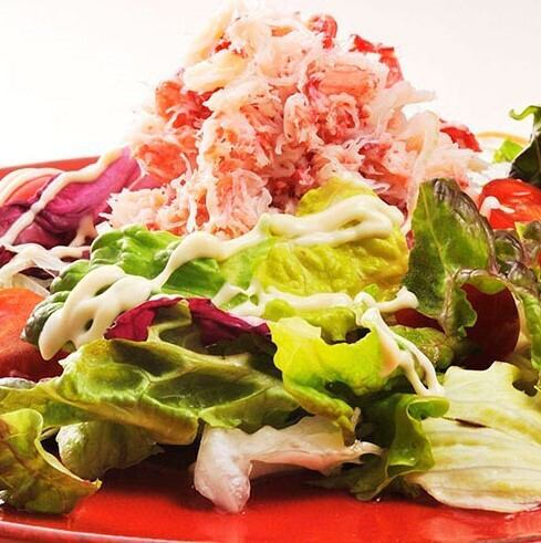 Crab-filled salad